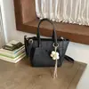 Bolsa de mão floral retrô, bolsa transversal versátil de couro macio, design simples e elegante, perfeita para o dia a dia, mini bolsa de ombro, estilo bolsa de balde