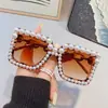 Óculos de Sol Europeus da Moda Coloridos com Decoração de Letras de Pérolas e Strass para Festa de Casamento, Festa de Noiva, Despedida de Solteira
