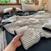 Juego de colcha de verano de algodón 100% estilo clase A sin marca de cuatro piezas, diseño de cuadros simple con borde de concha, colcha de algodón puro para aire acondicionado, colcha fina para estudiantes 4