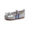 Sapatos Infantis de Couro Primavera e Outono 2026 Novo Modelo Sapatos de Princesa para Meninas Sapatos de Performance com Laço para Meninas Sapatilhas para Bebês
