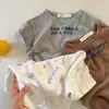 Camiseta de Manga Curta de Verão 2026 para Crianças, com Olhos Apertados, Desenho Animado Graffiti, para Meninos e Meninas, Camiseta Básica com Estampa de Letras para Bebês