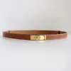 Cinto de Couro Feminino Kelly, Costurado à Mão, Elástico, Fivela Rotativa Sem Furos, Cinto Fino, Acessório Decorativo Versátil para Casacos, 1,8cm