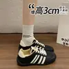 Nuevo estilo de zapatillas de entrenamiento alemanas, cómodas y transpirables para otoño, zapatos casuales con diseño brogue, versátiles y a la moda para mujeres en 2026