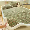 Juego de tres piezas de colchón de terciopelo de leche para uso doméstico, engrosado y cálido para invierno, adecuado para dormitorios estudiantiles, cama individual, protector de colchón y sábana bajera