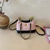 Bolso bandolera de un solo hombro personalizado, moderno y elegante, textura sencilla, nuevo bolso para mujer, bolso tipo cubo de moda para el verano 2026