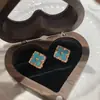 Buqi Lati Pendientes Mini Pequeños Cepillados Italianos Blanco Natural Flor de Fritilario Trébol de Cuatro Hojas Pendientes Estilo Corte Vintage