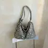 Bolsa tote estampada de leopardo, estilo descontraído, grande capacidade, para mulheres, novo modelo 2026, leve e versátil para o dia a dia, bolsa de ombro tipo dumpling versátil