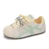 Zapatillas de entrenamiento estilo alemán, versión coreana, zapatillas blancas versátiles para mujer, nueva colección primavera/otoño 2026, diseño de puntera de concha, zapatillas casuales para estudiantes