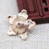 Yiwu hilo dorado color que se conserva cobre chapado en oro DIY soporte para flores de un solo agujero pequeño clip para el pelo de flor tridimensional cuentas de flor accesorios hechos a mano B2599