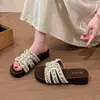 Estas elegantes sandalias sin cordones con suelas gruesas y un ligero tacón de cuña son perfectas para llevar al aire libre en verano, y lucen increíbles con vestidos. Son súper suaves y le dan a tus pies un aspecto hermoso y radiante