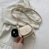 Bolso pequeño de temperamento personalizado para mujer 2022 verano nuevo diseño de nicho simple bolso bandolera portátil de axila tipo silla de montar