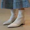 Botas de tornozelo pontudas estilo coreano para mulheres Outono/Inverno 2026, botas minimalistas elásticas de caimento justo, botas de tornozelo com salto grosso branco suave