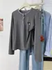 Camiseta de manga larga a rayas y bloques de color estilo americano, tiro real, para mujer, otoño, corte holgado, estilo coreano, top de base bordado