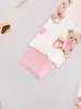Conjunto de Pijama para Bebé Primavera y Otoño 2026 Amigable con la Piel y Cálido Estampado de Oso de Dibujos Animados con Lazo + Pantalones Largos Cómodos