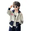 Chaqueta de etiquetas retro para primavera y otoño 2026 nueva moda genial estilo callejero cárdigan top para niños y bebés