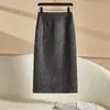 Saia midi estampada de leopardo para mulheres, da nova coleção outono/inverno 2026, moderna, emagrecedora, versátil, com caimento fluido, que abraça o quadril, casual, com fenda, corte reto