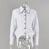 Camisa justa listrada em cor contrastante com ajuste na cintura e alças irregulares para amarrar, top de manga longa com ombros acolchoados para mulheres