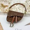 Nova Moda Mini Bolsa de Selim Bolsa para Fones de Ouvido Bolsa Chaveiro de Carro Pingente Joia Porta-Moedas Caixa Surpresa para Mulheres