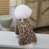 Roupas para cachorro de estimação para outono e inverno, estilo novo, padrão floral japonês, coreano, europeu e americano, elegante, adequadas para sair, com fixação para guia, tamanho 26, casaco de pelúcia de quatro patas
