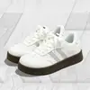 Populares zapatillas de entrenamiento blancas de caña baja con rayas, nuevo modelo 2026 alemán, zapatillas planas casuales versátiles, zapatos transpirables para mujer