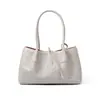 Bolso de mano de cuero para el trabajo, tacto de alta gama, bolso tote de un solo hombro, gran capacidad, estilo de vacaciones de verano para mujer, bolso tejido a mano