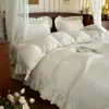 Conjunto de quatro peças estilo francês, feminino, para outono e inverno, em veludo de leite, com capa de edredom espessa e quente, lençol de cama e colcha em veludo coral bordado