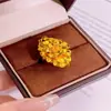Anillo Grande de Flor Chapado en Oro de Latón, Diseño de Nicho, Anillo de Flor de Boda Estilo Retro de Lujo Ligero para Mujer, Joyería para Boda