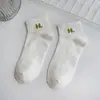 Meias Transfronteiriças para Mulheres com Letras Coloridas de Doces H Meias Esportivas Meias Simples Meias de Cano Baixo Versáteis para Mulheres Meias de Algodão Meias de Corrida de Algodão