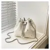 Exquisito Minibolso para Mujer 2026 Nuevo Verano Versátil Bolso Cruzado con Cadena de Moda Popular Bolso Cubo Plegado