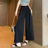 Foto real de jeans de algodón lavado para mujer, largo 9/10, pierna ancha, color azul claro, nuevo modelo 2026, pantalones rectos holgados y estilizados para primavera y otoño