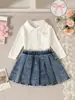 Ropa Nueva para Niñas de Primavera y Otoño Camisa Polo Superior + Falda de Mezclilla con Estampado de Moño Estilo Academia Temperamento Bebé Al por Mayor