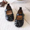 Sapatos Mary Jane de Couro com Bolinhas para Meninas, Sapatos de Princesa com Solado Macio, Estilo Primavera e Outono, Sapatos Individuais Infantis para 3-6 Anos, Sapatos de Bebê com Laço