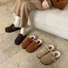 Pantuflas cerradas estilo francés con tacón oculto, nuevo diseño 2026 de punta redonda, con hebilla y parte superior de gamuza.