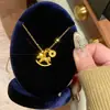 Colar com Pingente de Zircônia Dourado Areia Escovado em Forma de Gota Estilo Retro Acessível de Luxo Corrente para Clavícula Colar de Design de Nicho da Moda para Mulheres