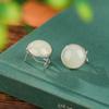 Pendientes de plata de ley Yilu S925 chapados en oro con jade hetiano, estilo retro, sencillos y redondos, elegantes y geométricos con clip para las orejas.
