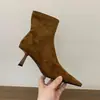 Botas de Cano Curto Elegantes com Salto Fino Forradas de Pelúcia Outono/Inverno 2026 Botas Elásticas Estilo Meia Afinando Salto Gatinho Bico Fino Botas Curtas de Veludo Femininas