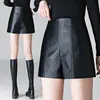 Pantalones cortos de cuero PU negro para mujer, nuevo estilo otoño e invierno 2026, leggings de cintura alta, corte A, adelgazantes, pierna ancha para mujeres petite, adecuados para usar con botas