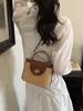 Bolsa de Palha Trançada para Mulheres Verão 2026 Bolsa de Mão Patchwork Bolsa Transversal Estilo Retrô Francês Estilo de Férias Design de Nicho Bolsa de Ombro