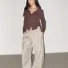 Pantalones Casuales Amplios de Pierna Ancha de Kendo Plisados de Cintura Baja con Cinturón, Color Caqui Gris Brillante y Textura Cremosa, SIN NADA FEO