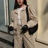 Chaqueta cortavientos de moda popular en TikTok, estilo transfronterizo europeo y americano, chaqueta corta plisada para mujer