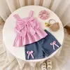 Conjunto de verano estilo europeo y americano transfronterizo: Camisola de rayas rosas con detalle de lazo y shorts de mezclilla, al por mayor para niños
