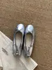 Zapatos de boda planos rojos estilo francés Chuyuji, zapatos de mujer, nuevo modelo de verano 2026, bailarinas plateadas con lazo