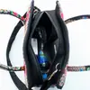 Bolsa de Bordado de Yunnan Bolso Cruzado para Mujer Bolso de Bordado de la Nacionalidad Yi Estilo Étnico Bolso de Flor de Peonía Nuevo Artículo Bolsita de Tela de Mano