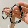 Pulsera de borla de cuentas bidimensional de nicho, exquisita, de lujo ligero, de alta gama, única, deslumbrante, versátil y elegante