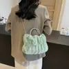 Colección otoño/invierno 2026: bolso suave y esponjoso para mujer, un bolso de cadena compacto y conveniente perfecto para salir, un bolso de hombro o bolso cruzado moderno