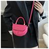 Bolsa de Ombro Transversal com Design de Concha Prensada Estilosa 23 Bolsa de Mão 20 Bolsa Feminina Feminina Semicircular Moda Nova