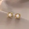 Pinzas Elegantes para Orejas de Mujer, Pendientes de Mariposa Versátiles y de Alta Gama, Pendientes de Perla Modernos y Compactos, Tachuelas para Orejas al por Mayor