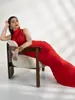 Em Estoque Vestido Longo Sem Mangas de Gola Alta, Vestido Longo de Corte Justo para Recepções de Casamento, Reuniões Anuais e Cerimônias, Luxo de Nicho de Alta Qualidade.