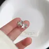 Brincos de Clipe para Osso da Orelha Perfurado com Flor Simples Estilo Coreano Nicho Simples de Alta Qualidade Elegantes Versáteis Personalizados para Mulheres