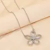 Collar de Cadena para Clavícula con Flor Hueca de Circonita, Diseño Ins Versátil, Moda Retro Coreana, Lujo Ligero
